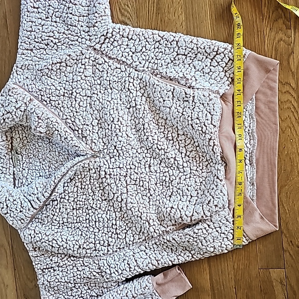 Express One Eleven Teddy Bear Tan Fuzzy Sherpa Sweater Sweatshirt Womens Size XS - Picture 9 of 12